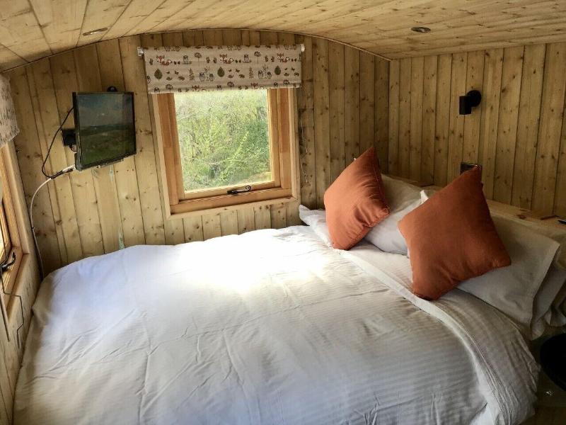 Highland Bear Lodge & Luxury Bear Huts - Lobi