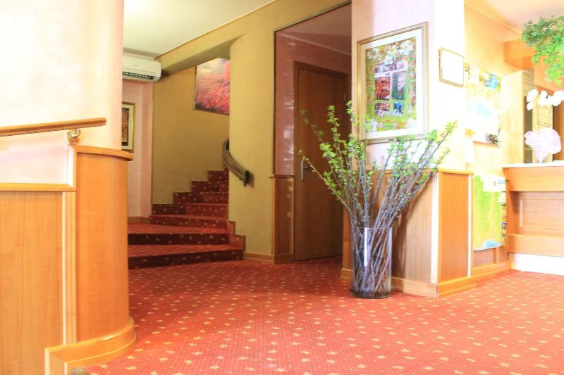 Hotel Kristina - Lobi