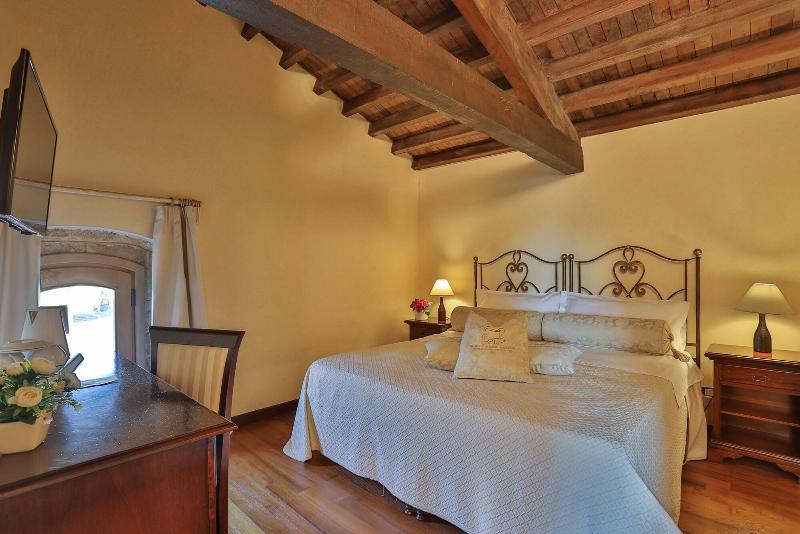 Castello Castriota Scanderbeg Suites De Charme - Oda