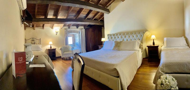 Castello Castriota Scanderbeg Suites De Charme - Oda