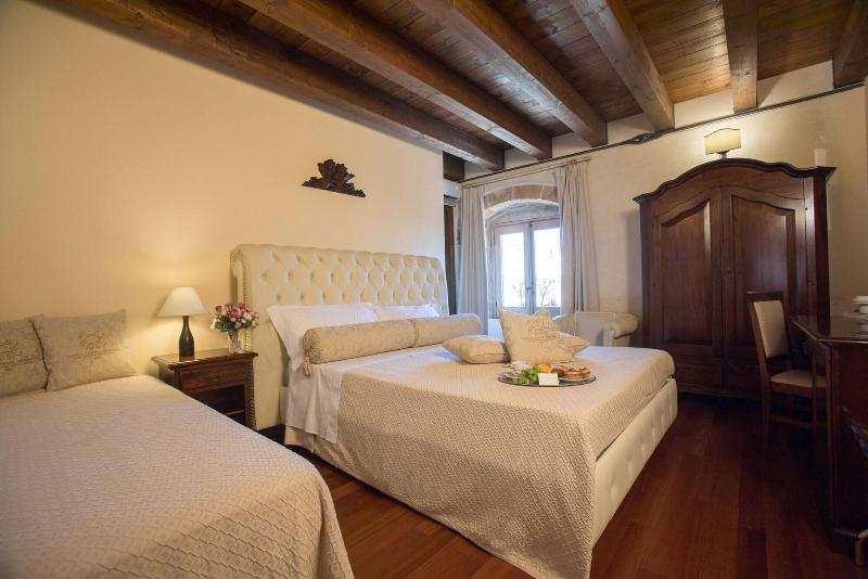 Castello Castriota Scanderbeg Suites De Charme - Oda