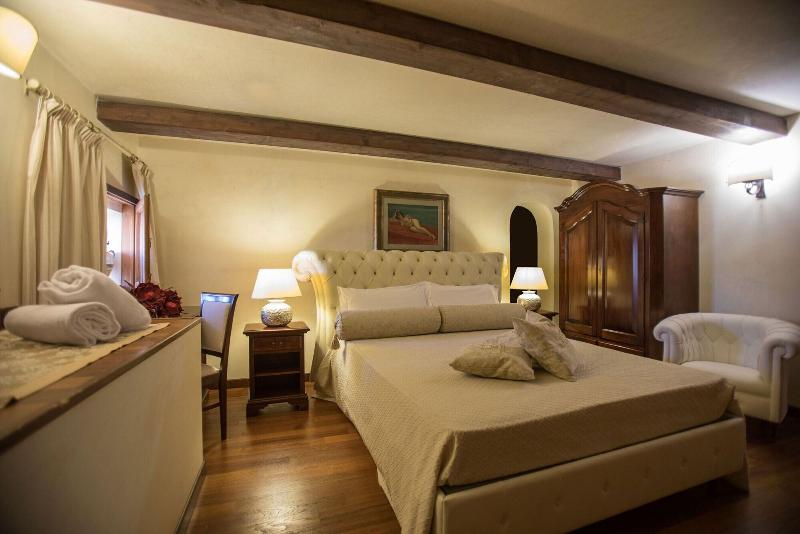 Castello Castriota Scanderbeg Suites De Charme - Oda