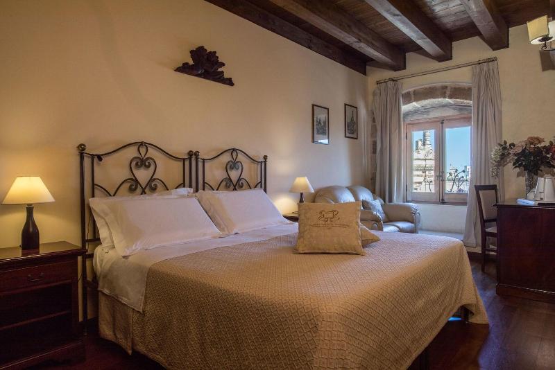 Castello Castriota Scanderbeg Suites De Charme - Oda