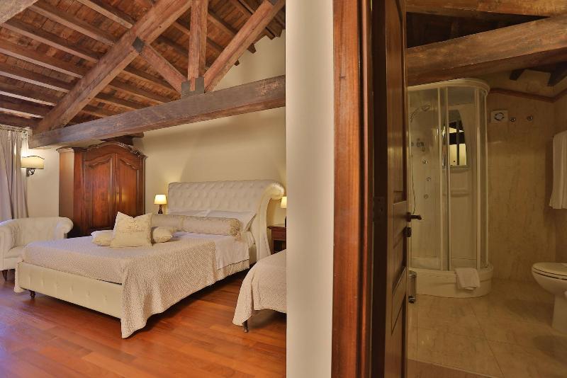Castello Castriota Scanderbeg Suites De Charme - Oda