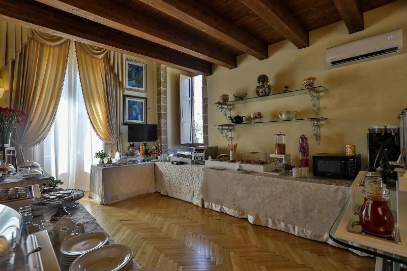 Castello Castriota Scanderbeg Suites De Charme - Restoran