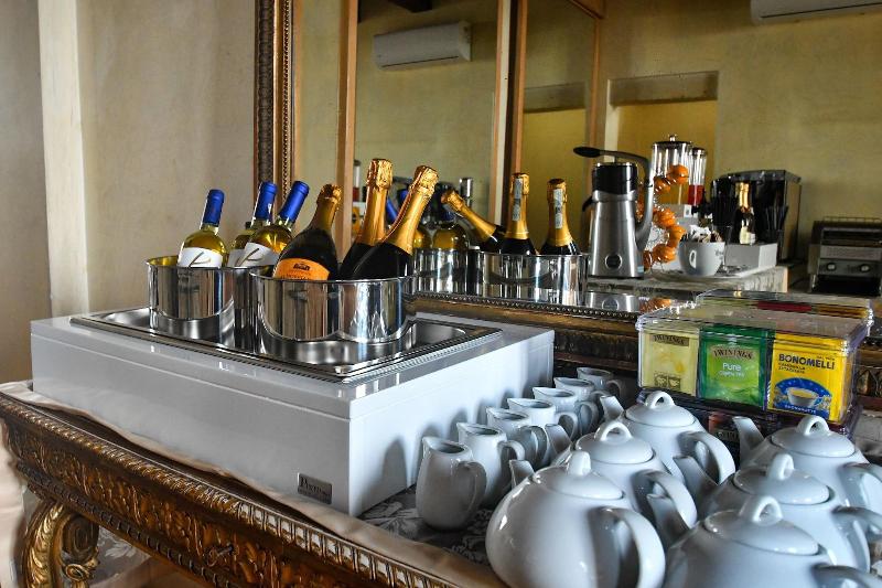 Castello Castriota Scanderbeg Suites De Charme - Restoran