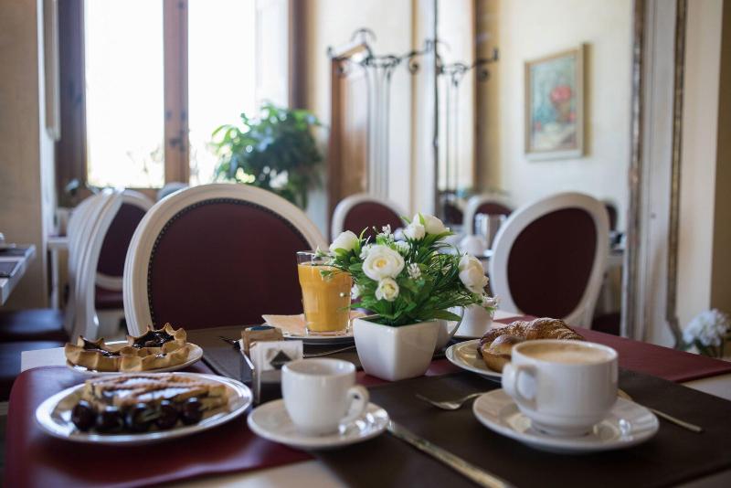 Castello Castriota Scanderbeg Suites De Charme - Restoran