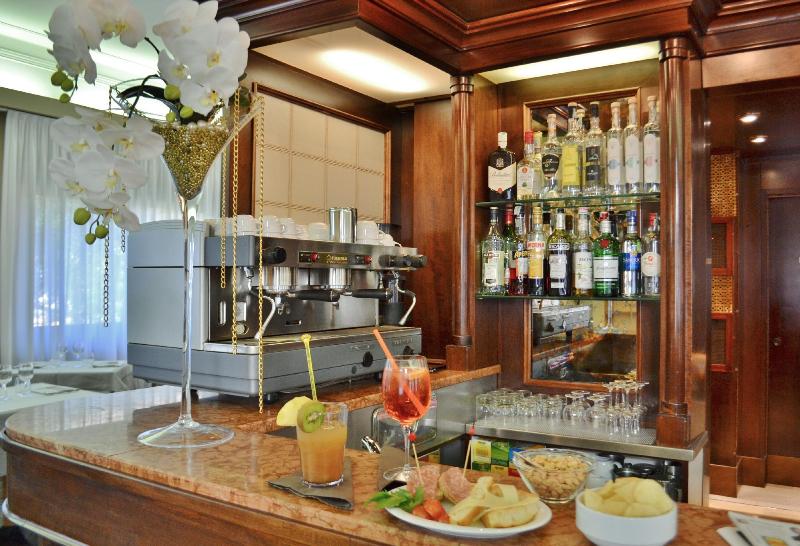 Gold Hotel - Lobi