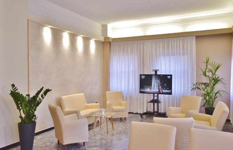 Gold Hotel - Lobi