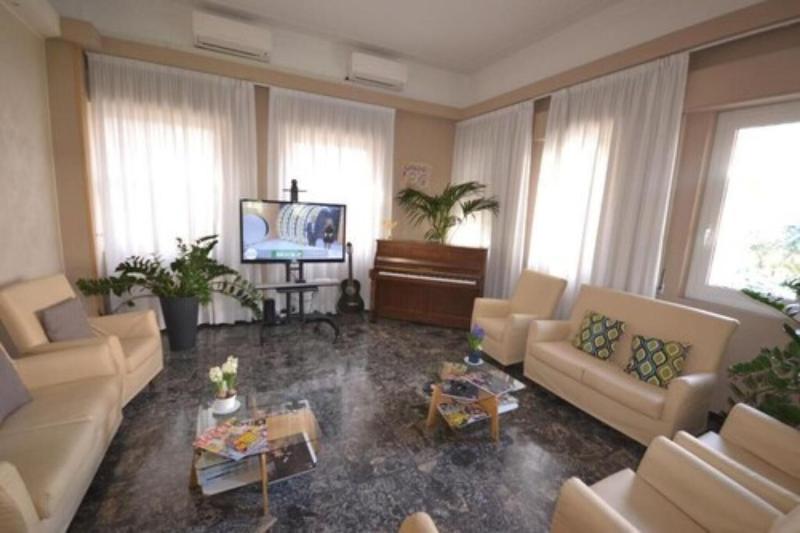 Gold Hotel - Lobi