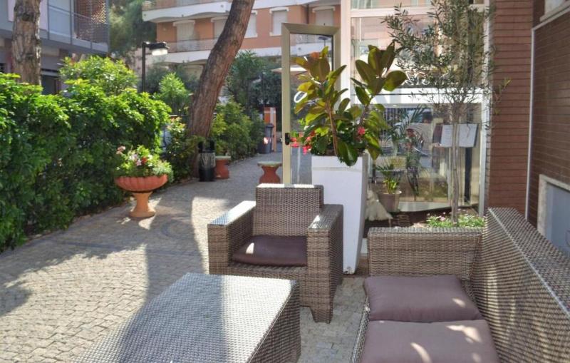 Gold Hotel - Genel