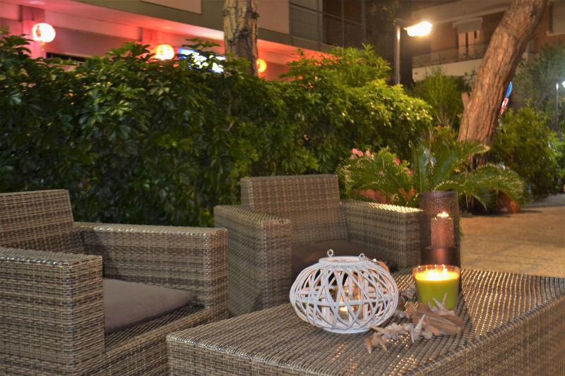 Gold Hotel - Genel