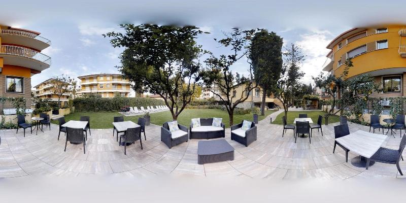 Gold Hotel - Genel