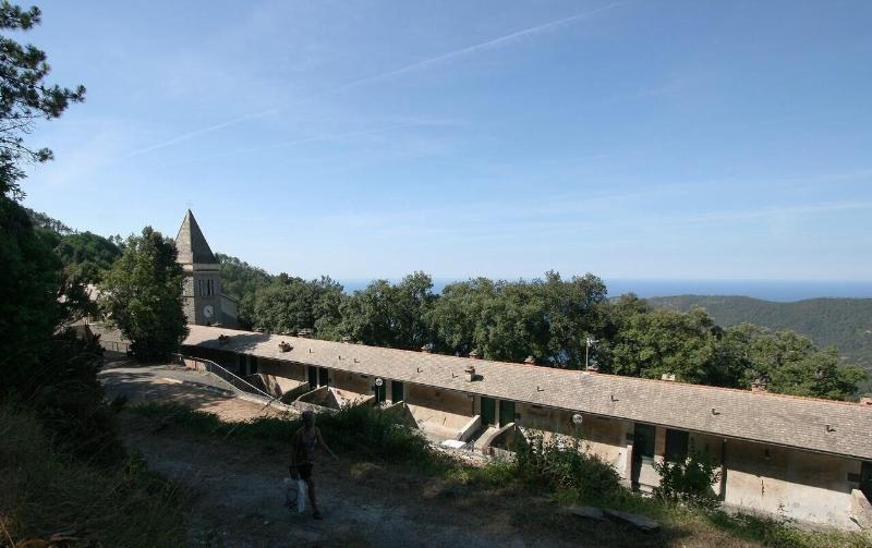 Santuario Nostra Signora di Soviore -  Casa per Fe - Genel