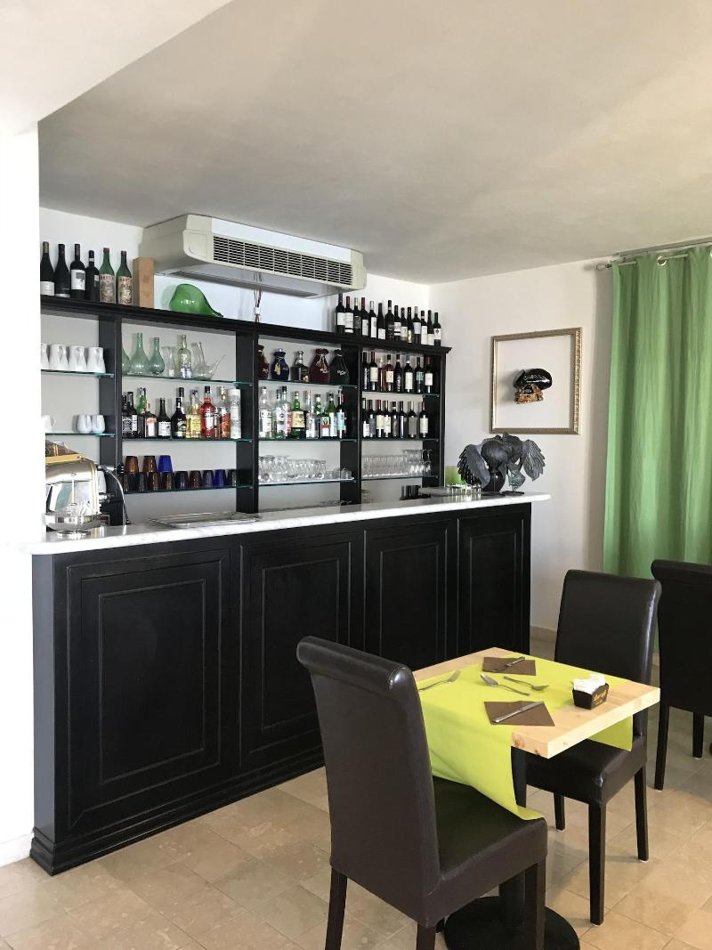 Luna Di Marzo - Bar