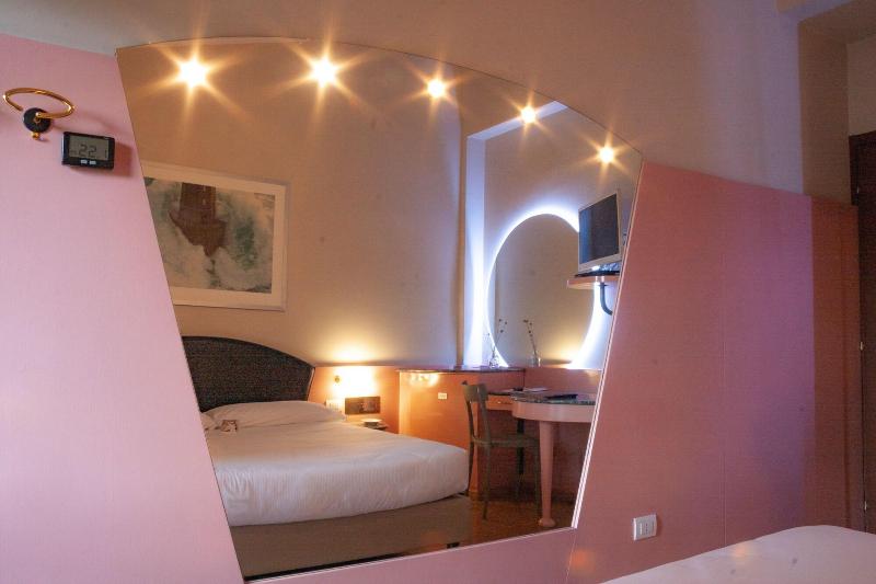 Hotel Motel 2000 - Oda