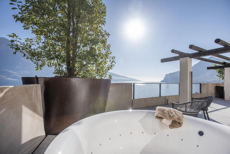EALA My Lakeside Dream - Adults Friendly - Oda