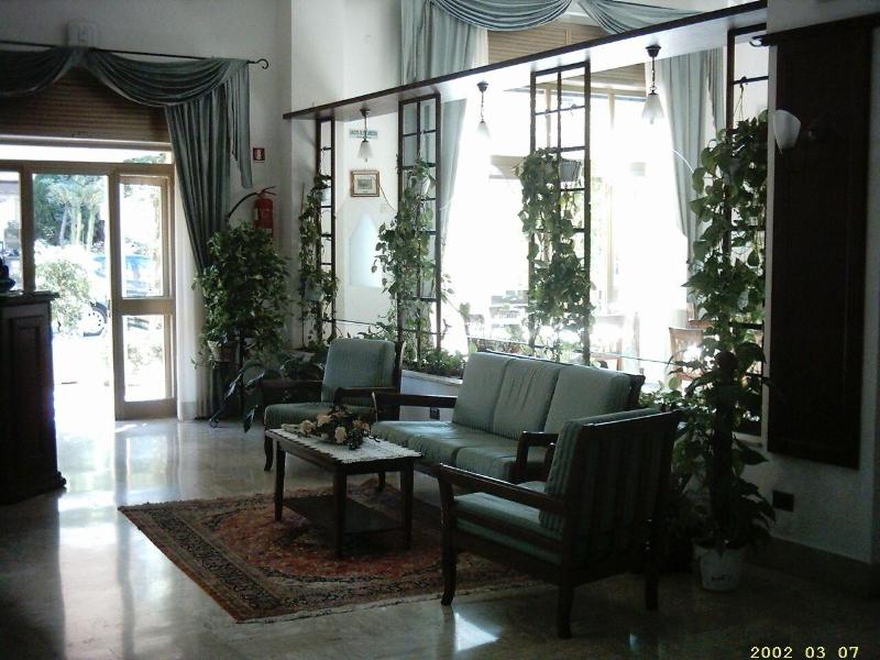 Hotel Calabria - Lobi