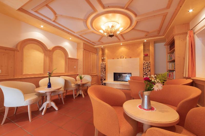 Berghotel Zum Zirm - Lobi