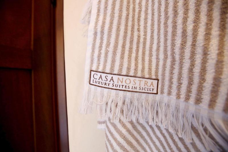 Casa Nostra Luxury Suites - Oda