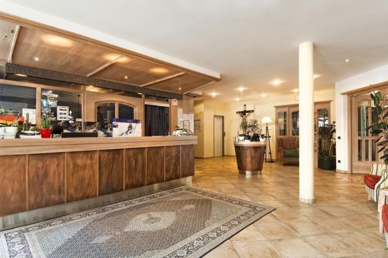 Hotel Kronplatz - Lobi