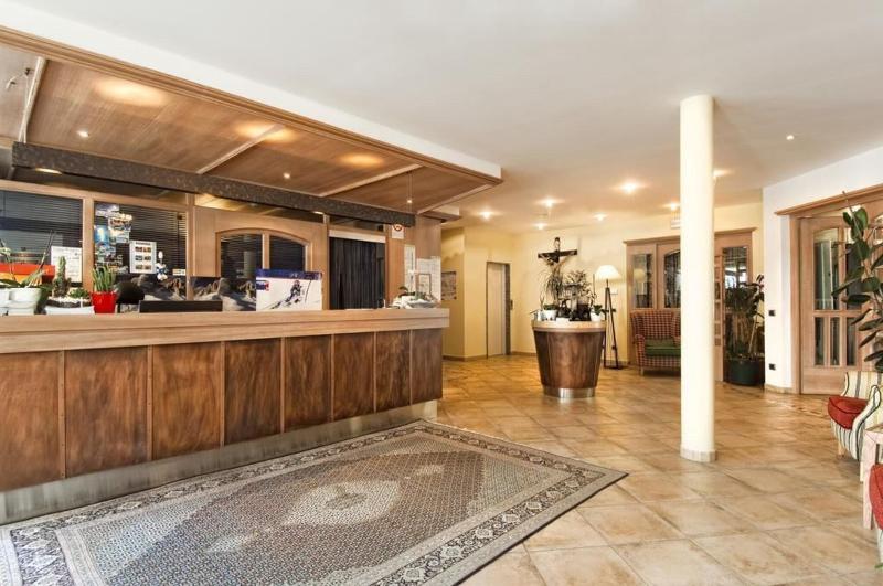 Hotel Kronplatz - Lobi