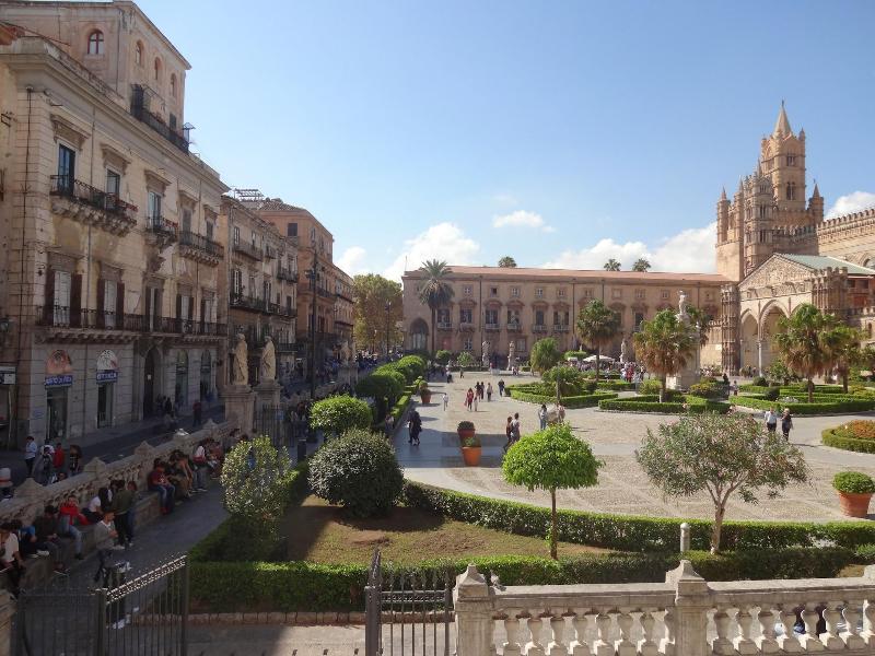 I Vicini Della Cattedrale - Oda