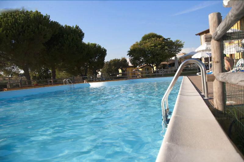 Tenuta La Lupa Country Hotel - Havuz