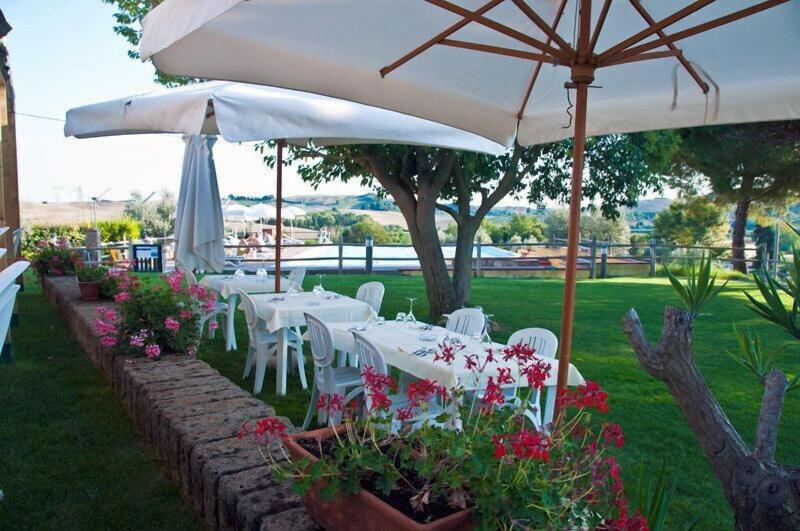 Tenuta La Lupa Country Hotel - Teras