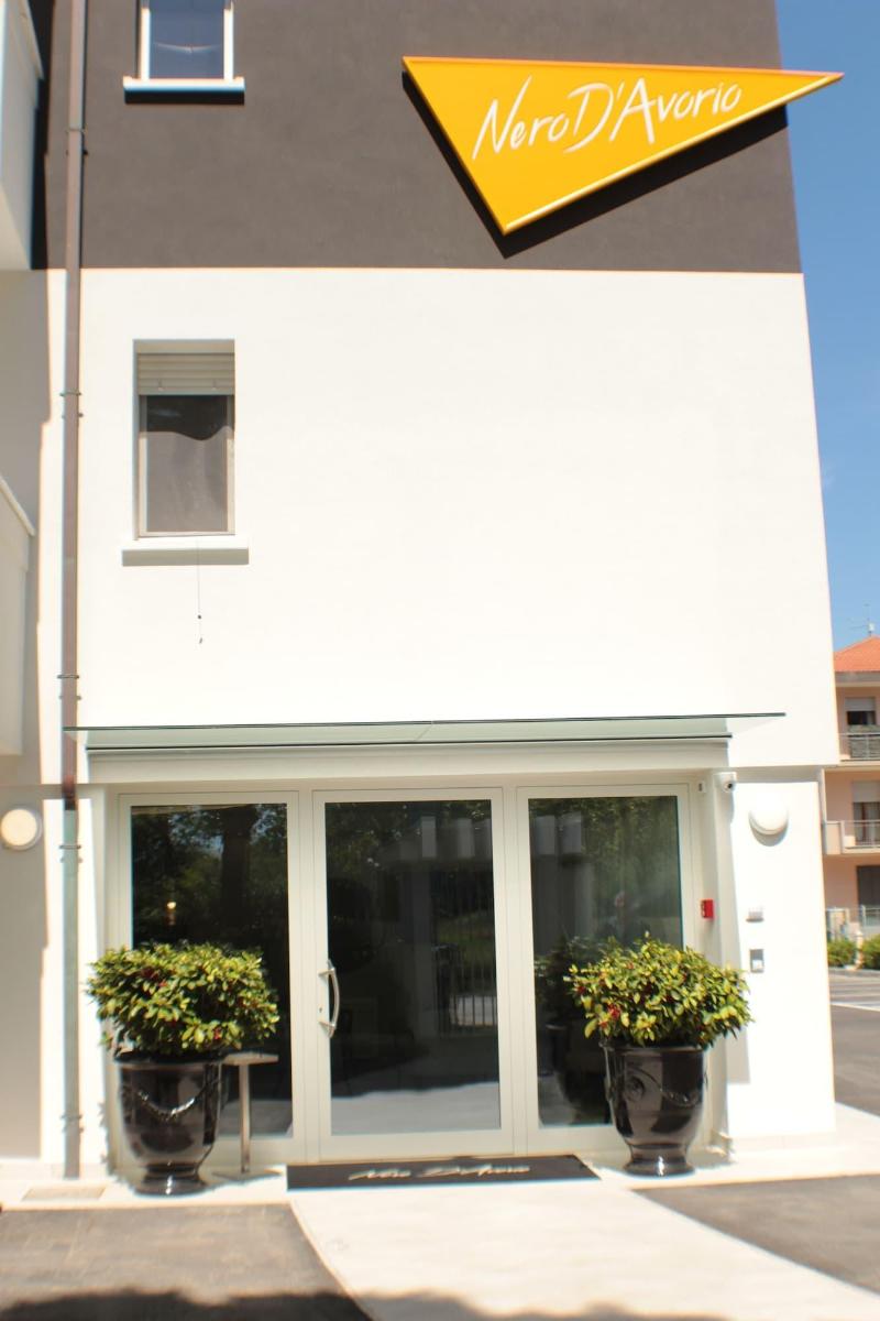 Nero D'Avorio Aparthotel & SPA - Genel