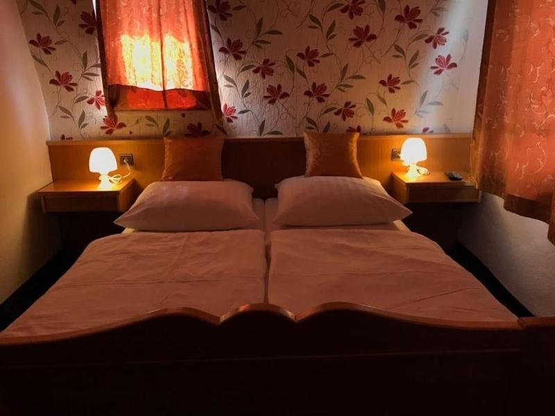 Hotel Und Restaurant Bella Italia - Oda