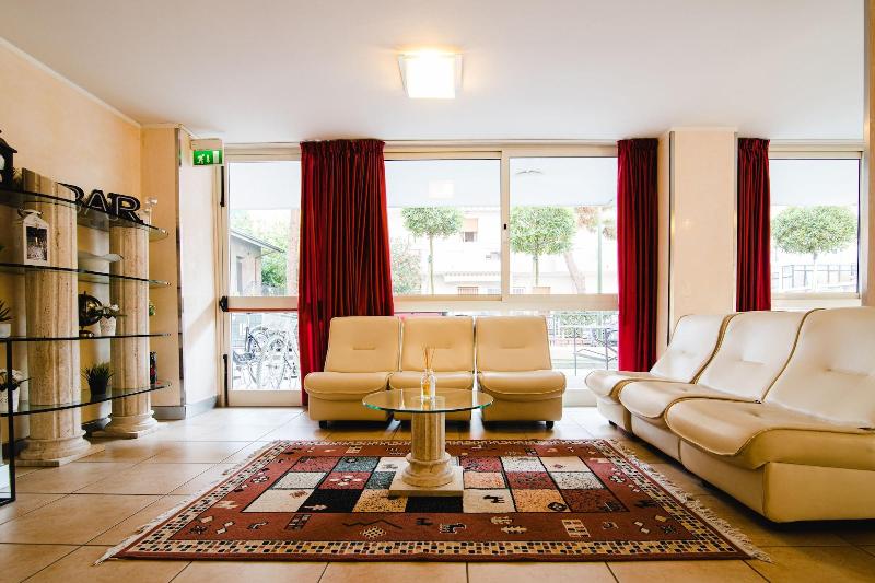Unique Hotel - Lobi