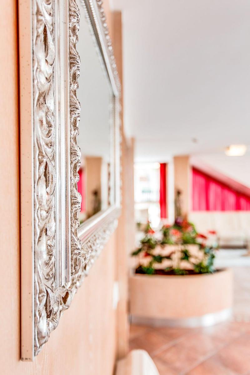 Unique Hotel - Lobi