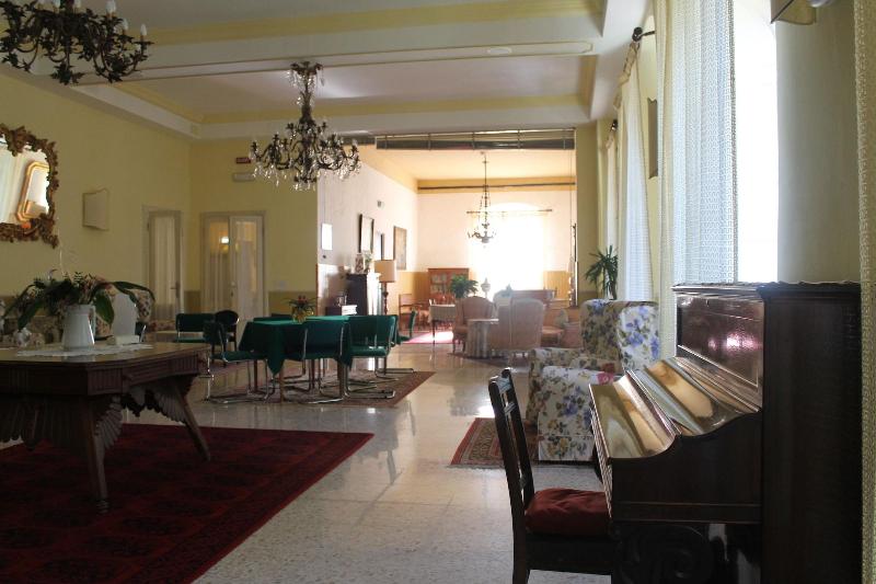 Hotel Croce Di Savoia - Lobi