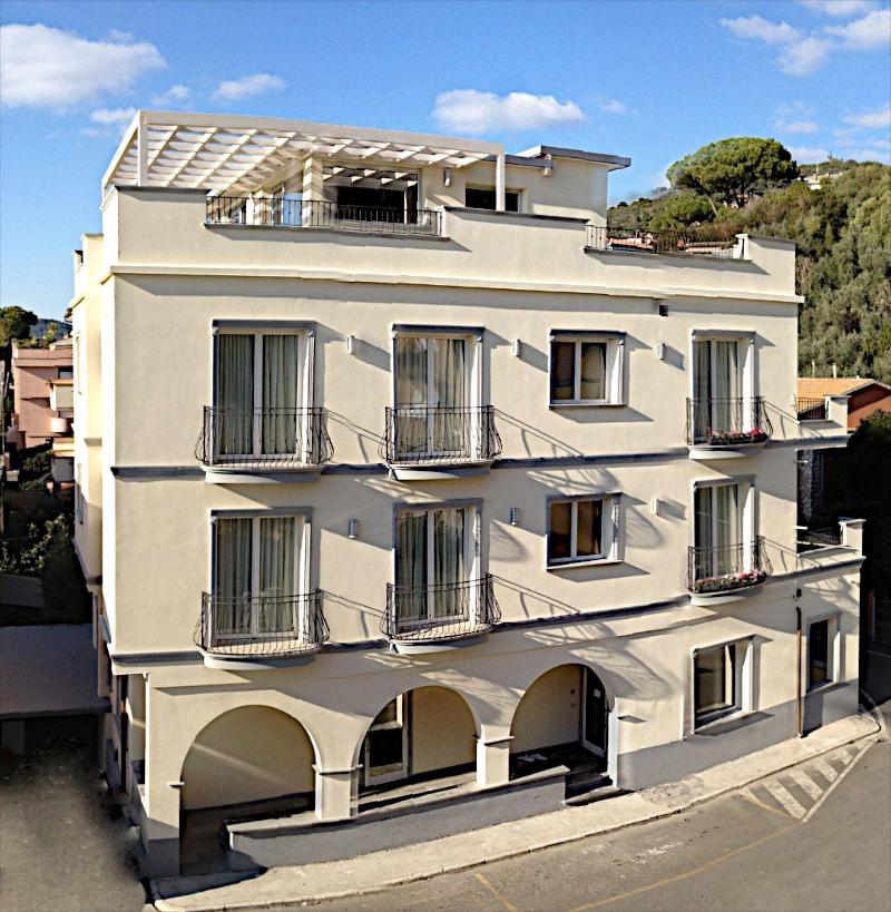 Hotel C'era una volta... - Genel