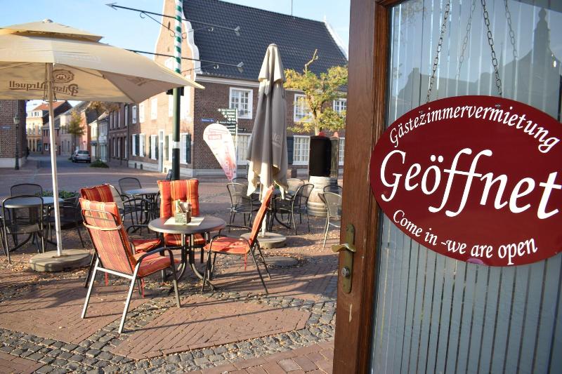 Gast Und Weinhaus Zwiebelturm - Teras