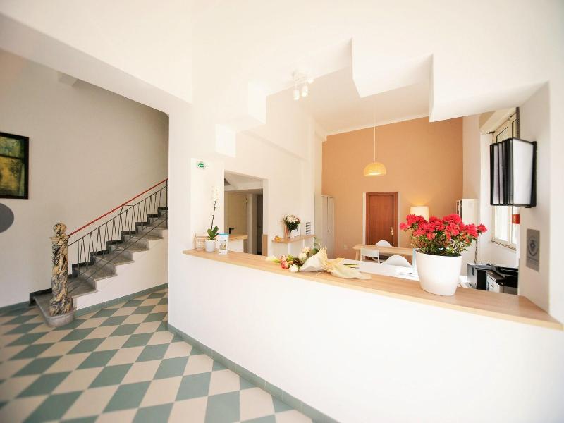 Happy Hotel - Lobi