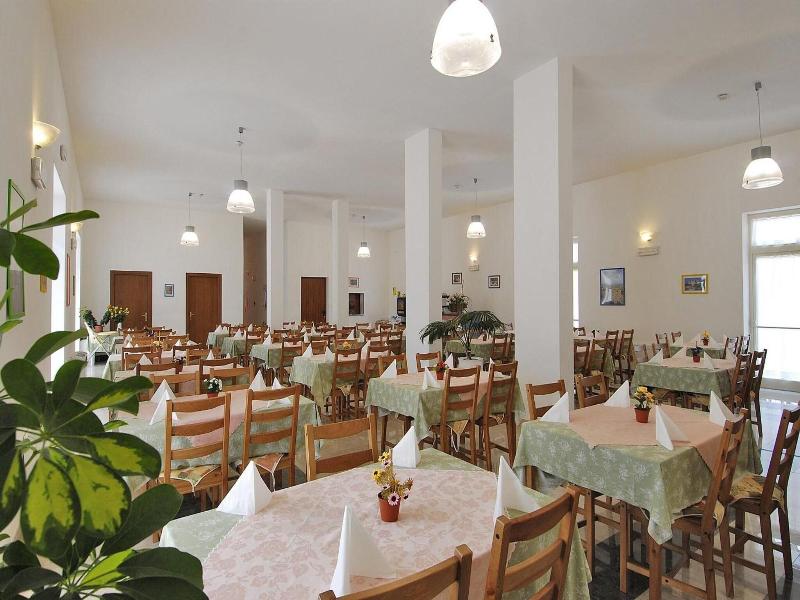 Happy Hotel - Restoran