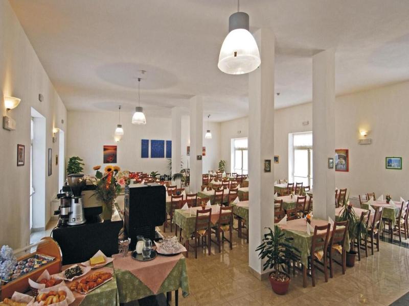 Happy Hotel - Restoran