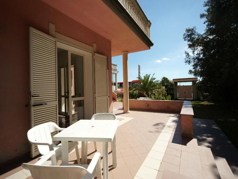 Happy Hotel - Teras