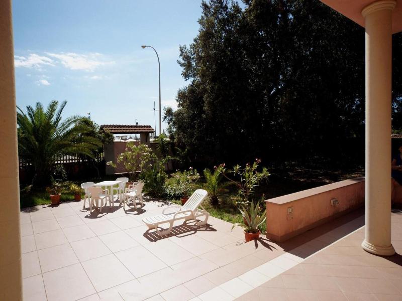 Happy Hotel - Teras