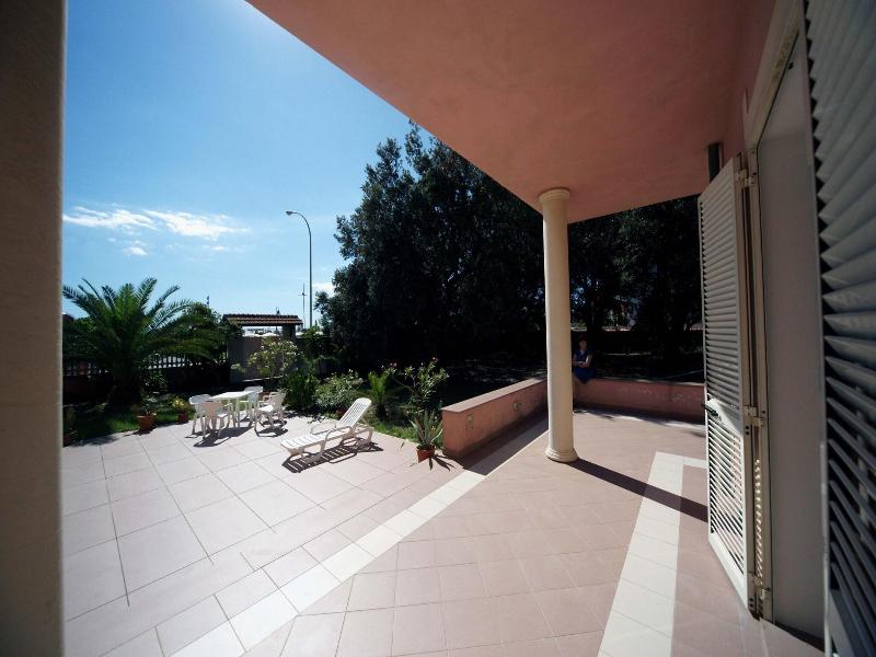 Happy Hotel - Teras