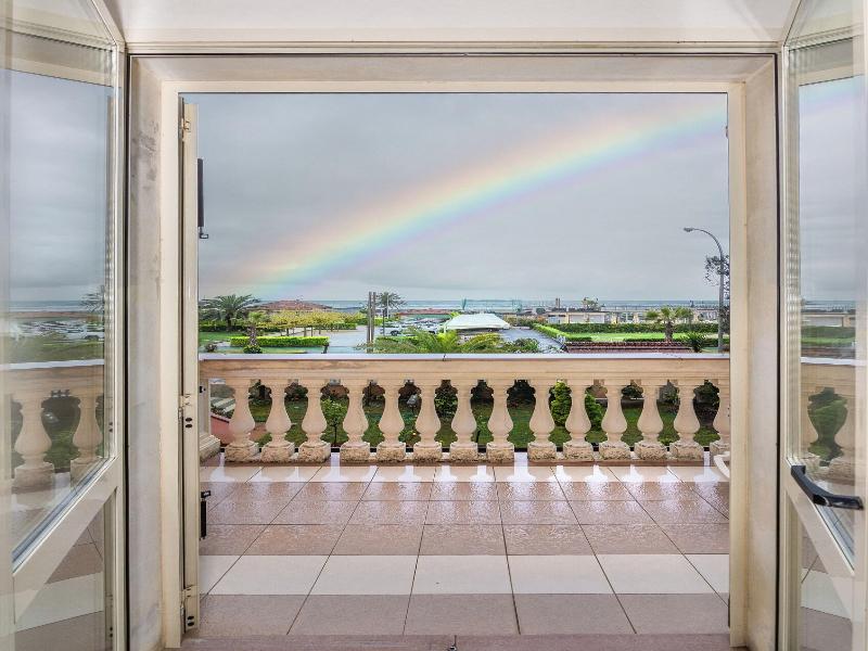 Happy Hotel - Teras