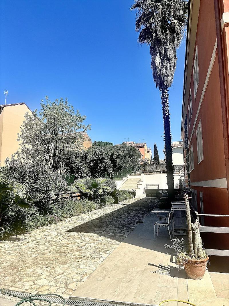 Palace Rome - Genel
