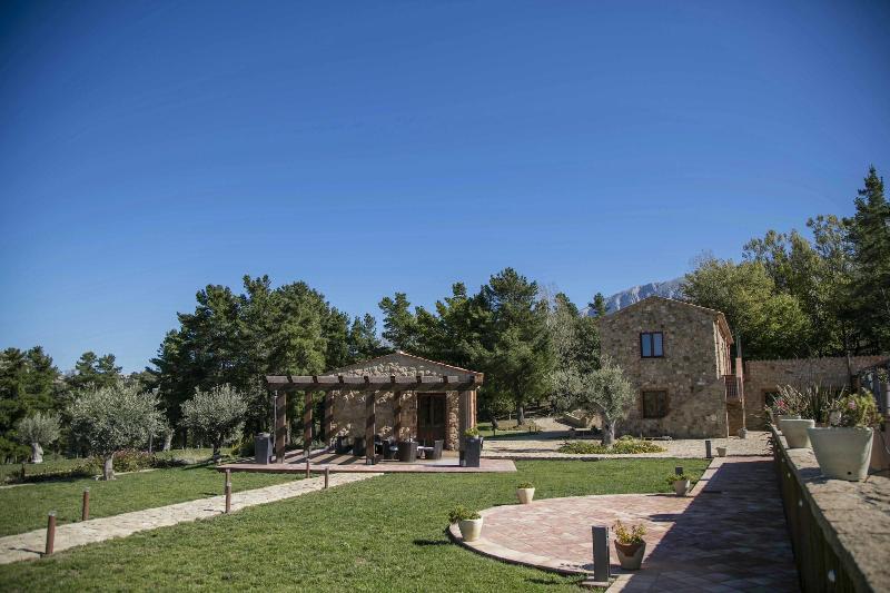 Casena Mongerrati - Genel