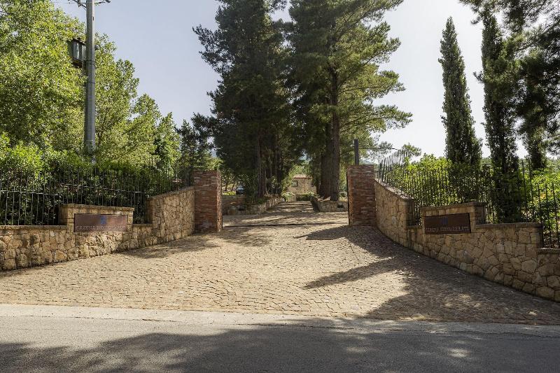 Casena Mongerrati - Genel