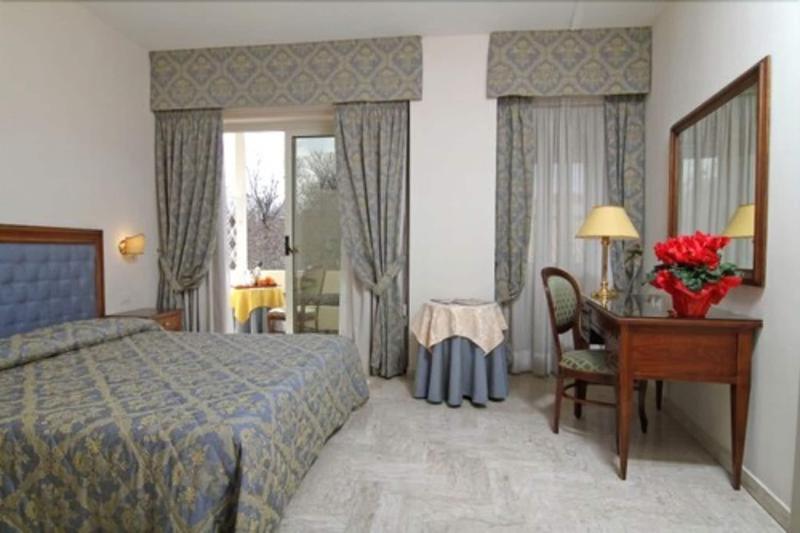 Mondial Park Hotel - Oda
