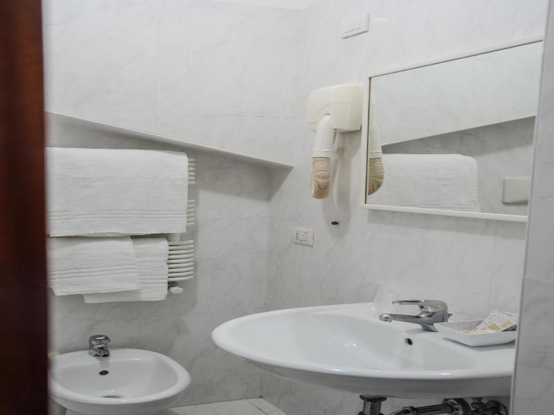 Mondial Park Hotel - Oda