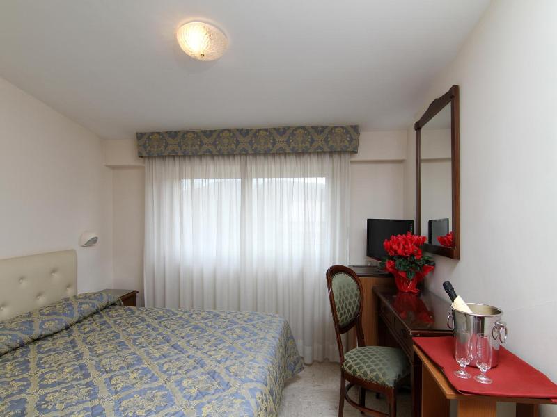Mondial Park Hotel - Oda