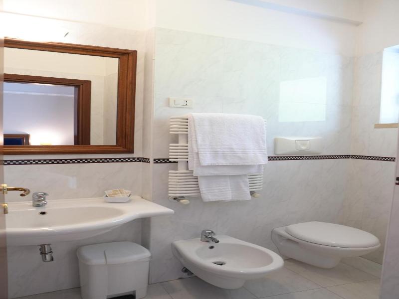 Mondial Park Hotel - Oda